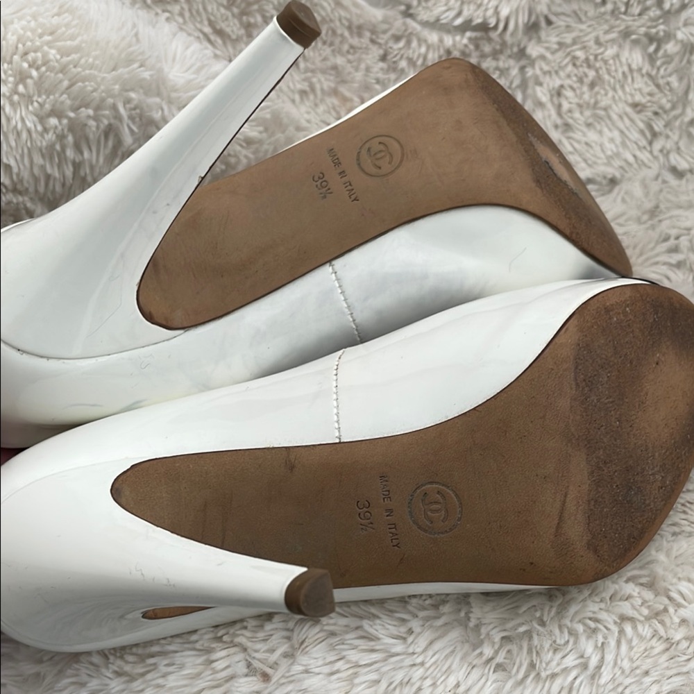 CHANEL White Patent Leather Pumps with Black Cap Toe - Picture 6 of 8